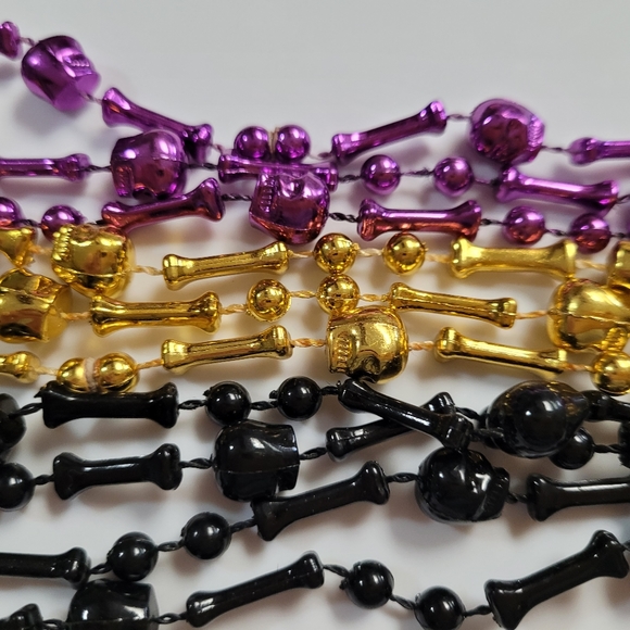 Mardi Gras Beads (6) 10-Packs Skulls & Bones - Picture 4 of 4